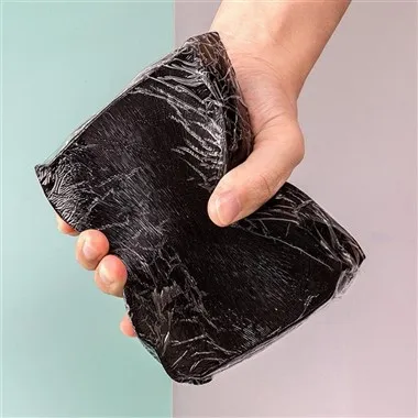 Klæbende forbindingspude